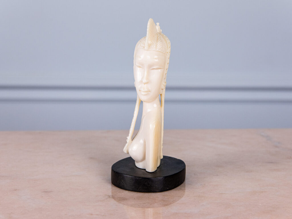 Вінтажна статуетка «Бюст жінки»