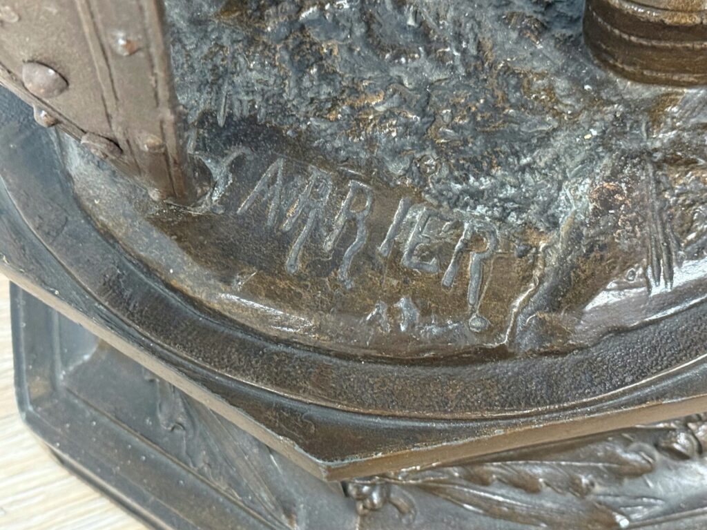 IMG_5527 Антикварна скульптура «Воїн з прапором», А.Е. Кар'є-Бельоз