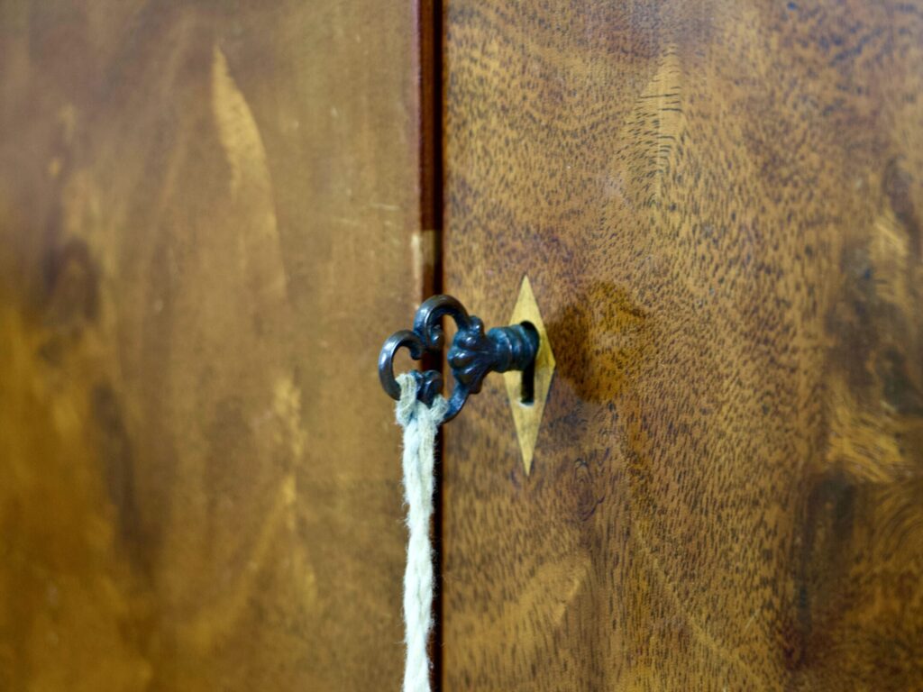 IMG_5538 Антикварна шафа