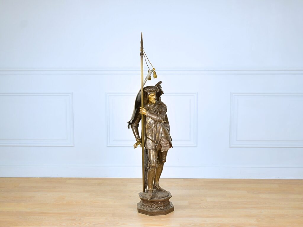 IMG_5817 Антикварна скульптура «Воїн з прапором», А.Е. Кар'є-Бельоз
