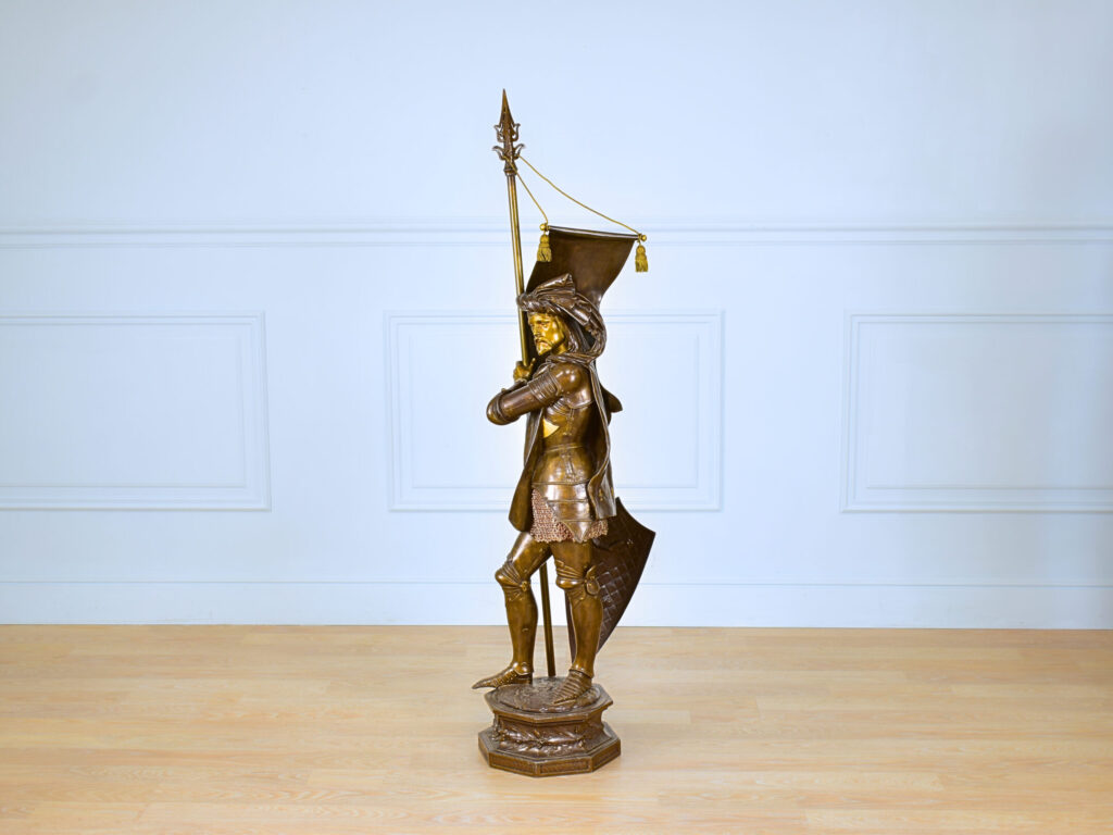 IMG_5818 Антикварна скульптура «Воїн з прапором», А.Е. Кар'є-Бельоз