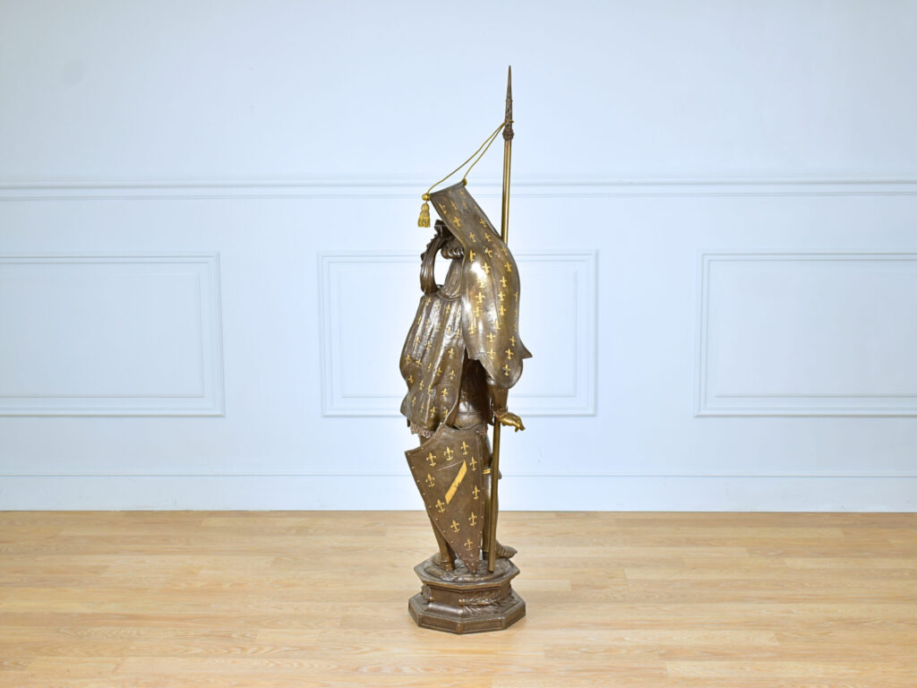 IMG_5819 Антикварна скульптура «Воїн з прапором», А.Е. Кар'є-Бельоз