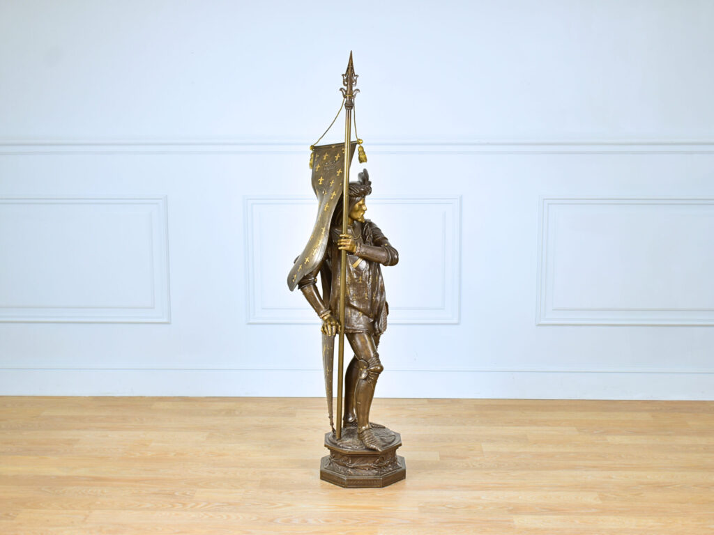 IMG_5820 Антикварна скульптура «Воїн з прапором», А.Е. Кар'є-Бельоз