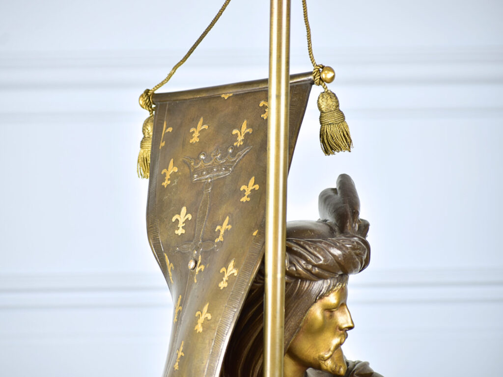 IMG_5822 Антикварна скульптура «Воїн з прапором», А.Е. Кар'є-Бельоз