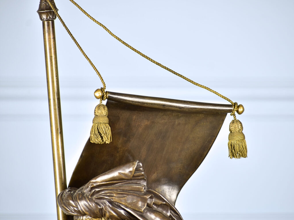 IMG_5829 Антикварна скульптура «Воїн з прапором», А.Е. Кар'є-Бельоз