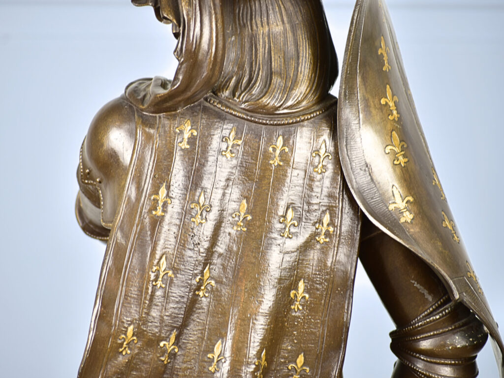 IMG_5831 Антикварна скульптура «Воїн з прапором», А.Е. Кар'є-Бельоз