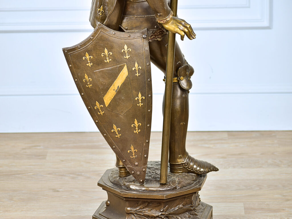 IMG_5832 Антикварна скульптура «Воїн з прапором», А.Е. Кар'є-Бельоз