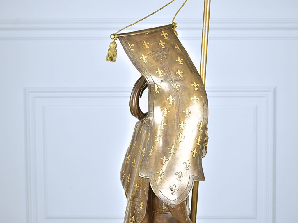 IMG_5833 Антикварна скульптура «Воїн з прапором», А.Е. Кар'є-Бельоз