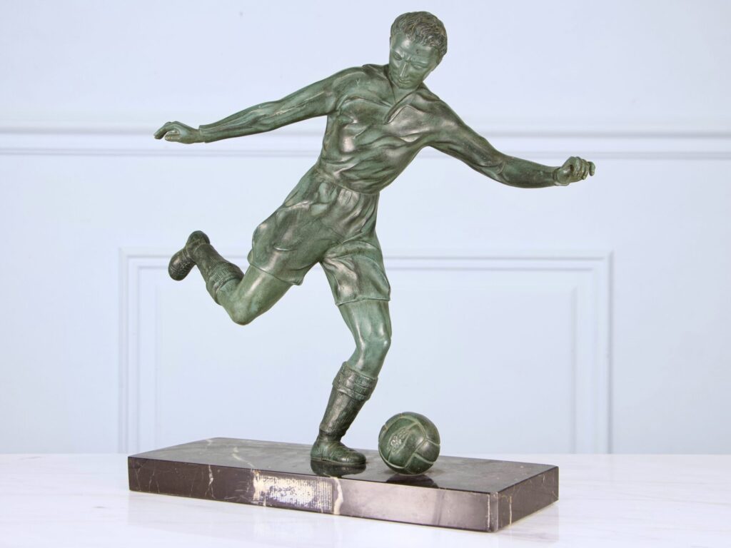 Вінтажна кабінетна скульптура «Футболіст»