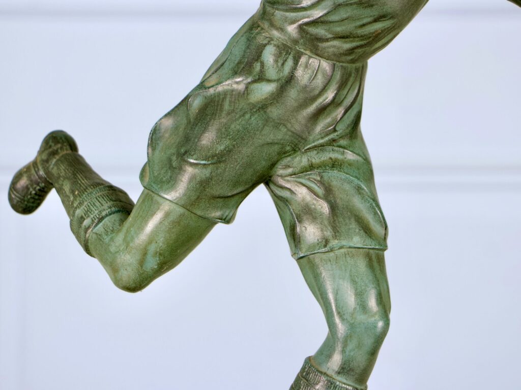 Вінтажна кабінетна скульптура «Футболіст»