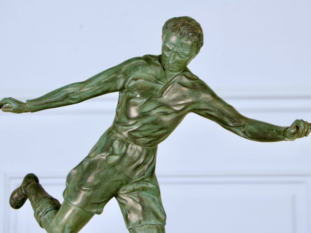 Вінтажна кабінетна скульптура «Футболіст»