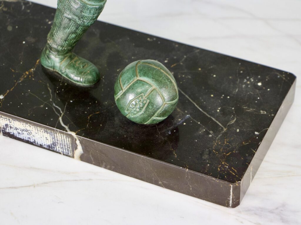 Вінтажна кабінетна скульптура «Футболіст»