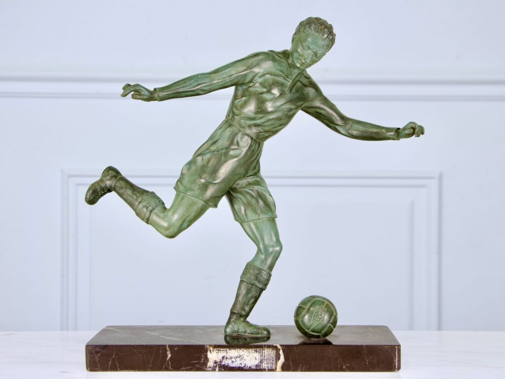 Вінтажна кабінетна скульптура «Футболіст»