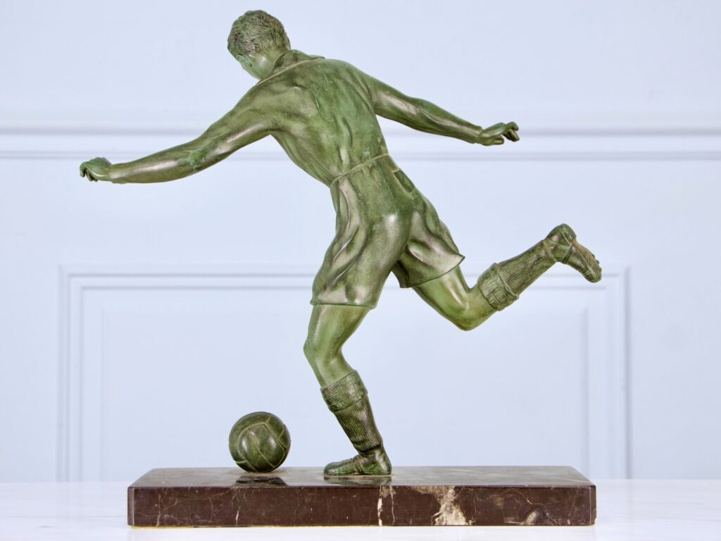 Вінтажна кабінетна скульптура «Футболіст»