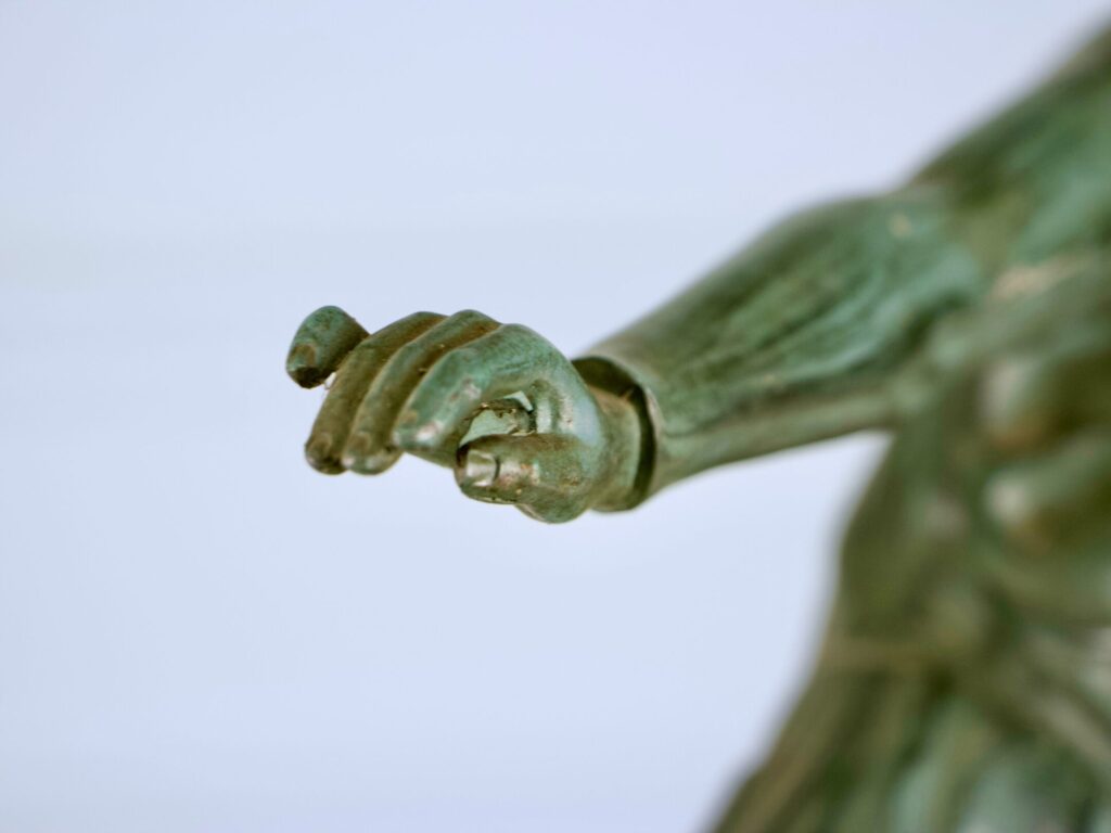 Вінтажна кабінетна скульптура «Футболіст»