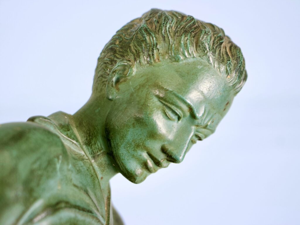 Вінтажна кабінетна скульптура «Футболіст»