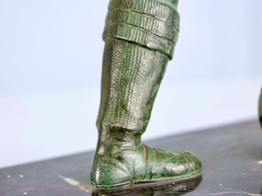 Вінтажна кабінетна скульптура «Футболіст»