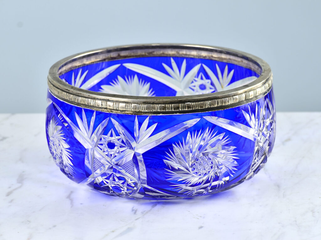 Антикварна кришталева чаша