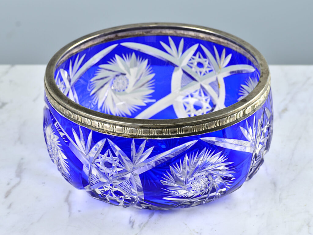 Антикварна кришталева чаша