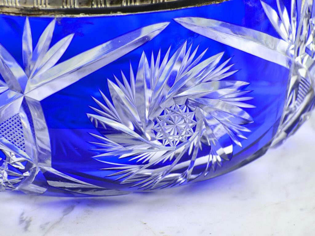 Антикварна кришталева чаша