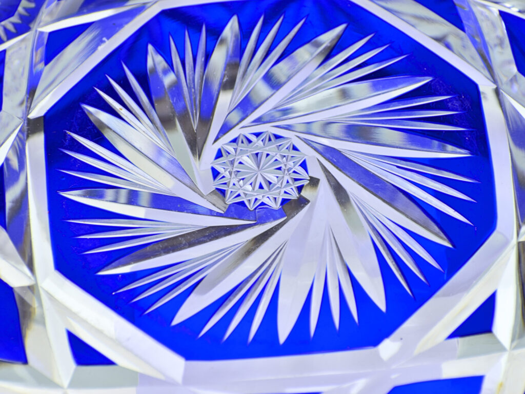 Антикварна кришталева чаша