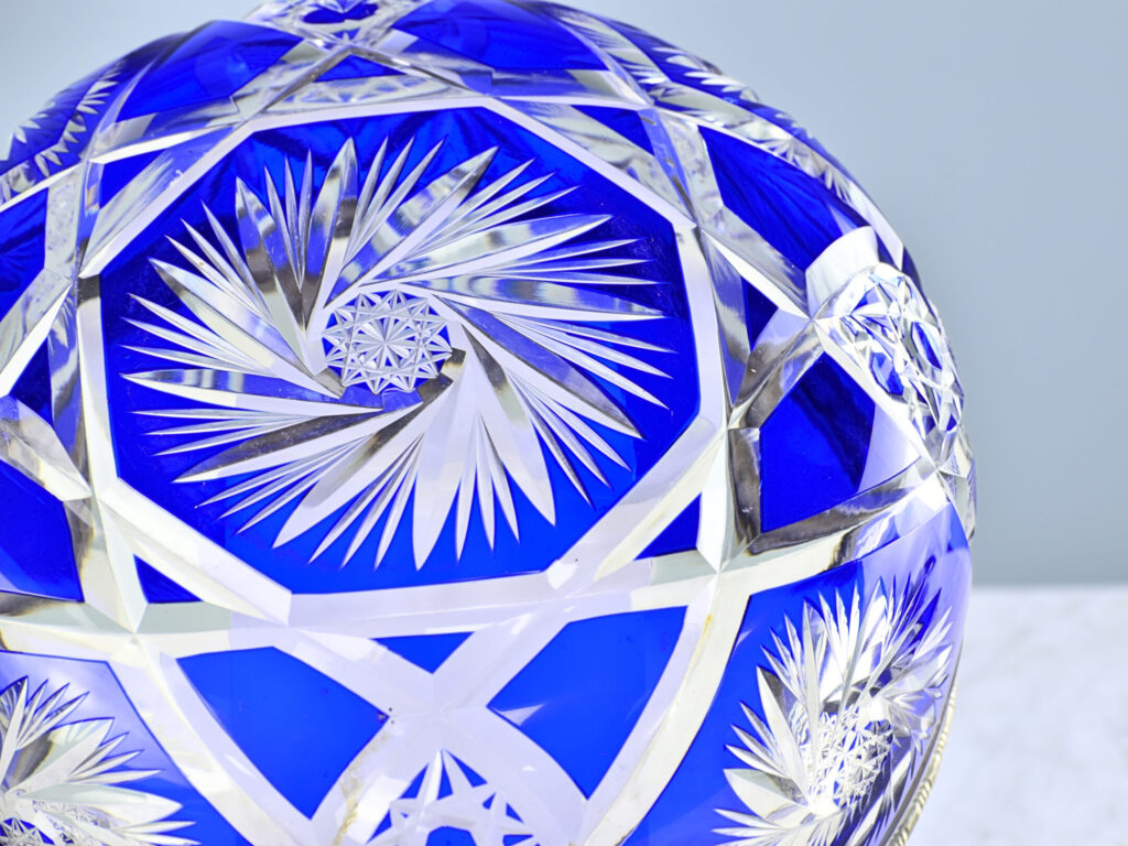 Антикварна кришталева чаша