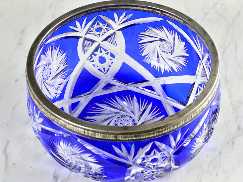 Антикварна кришталева чаша