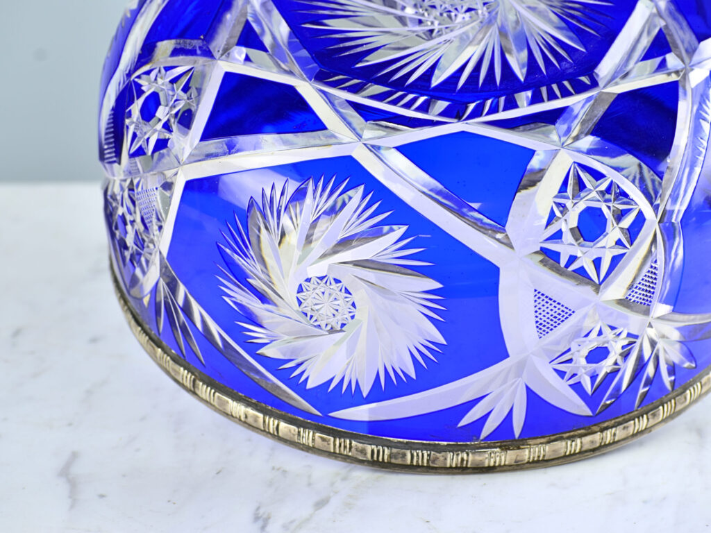 Антикварна кришталева чаша