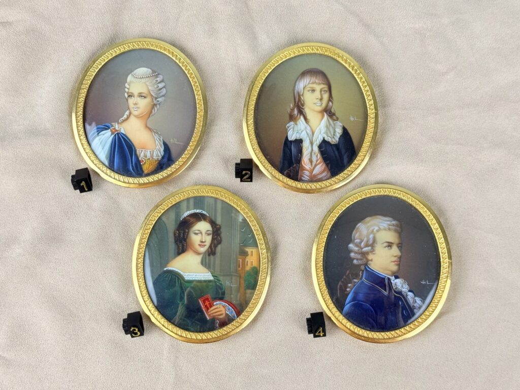 Антикварні мініатюрні портрети