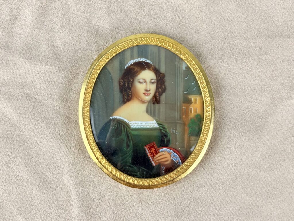 Антикварні мініатюрні портрети