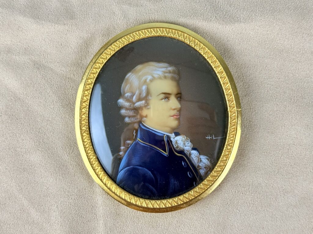 Антикварні мініатюрні портрети