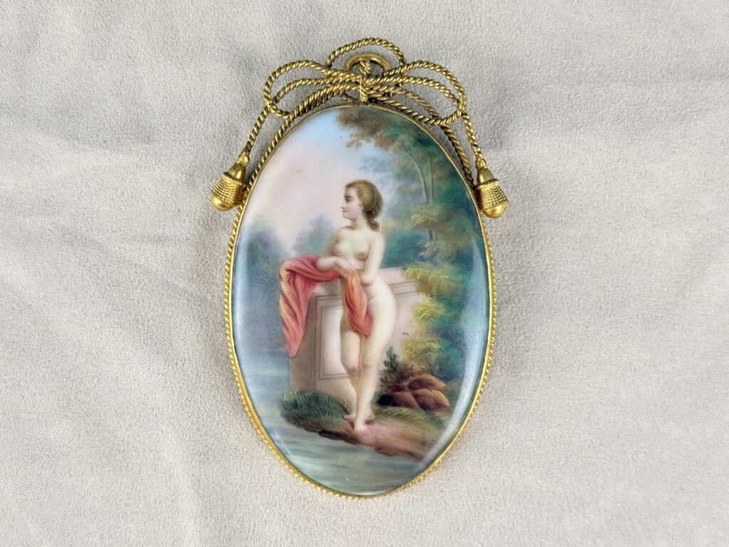 IMG_7116 Антикварна мініатюра з жіночою фігурою