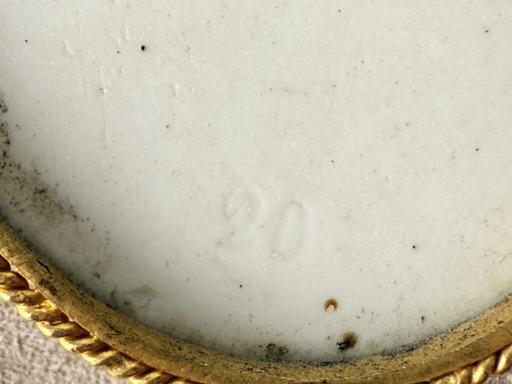 IMG_7125 Антикварна мініатюра з жіночою фігурою