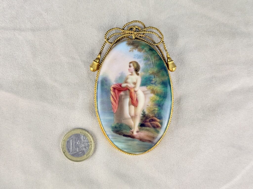 IMG_7159 Антикварна мініатюра з жіночою фігурою