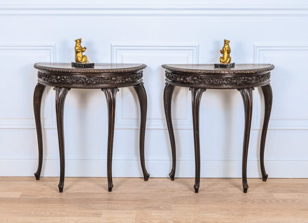 Антикварні консольні столики