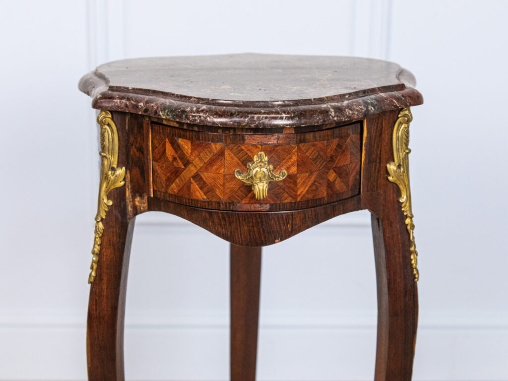 Столик у стилі Людовика XV