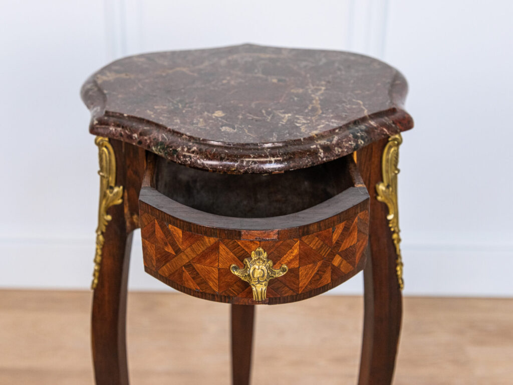 Столик у стилі Людовика XV