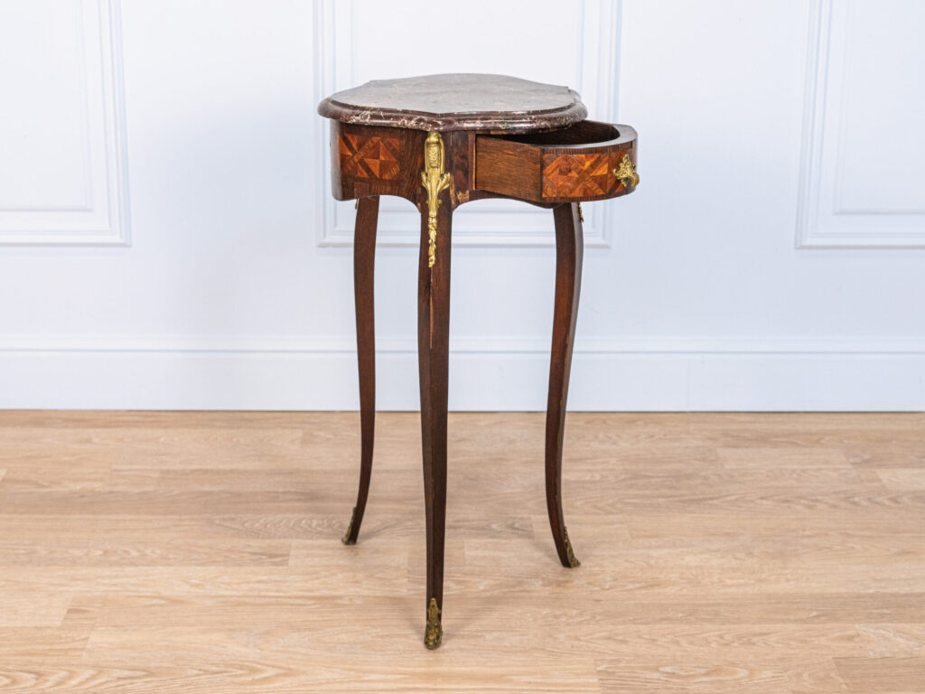 Столик у стилі Людовика XV