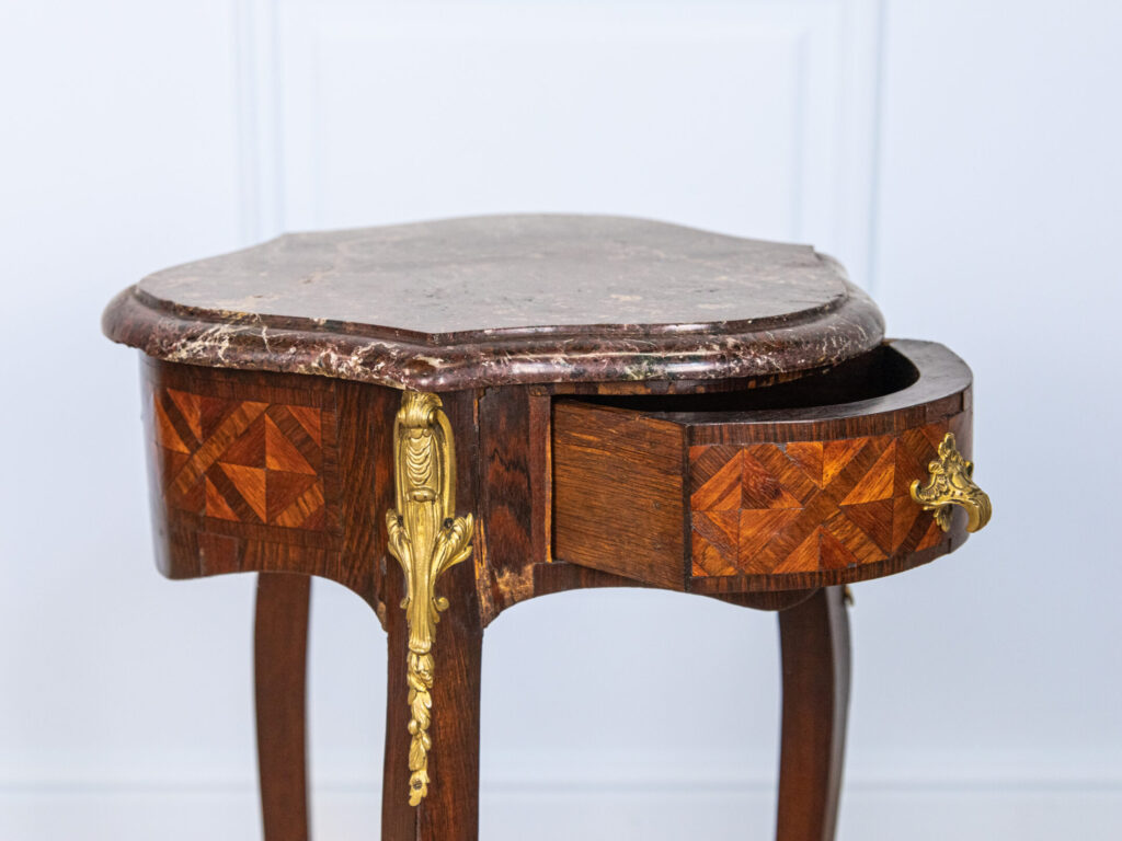 Столик у стилі Людовика XV