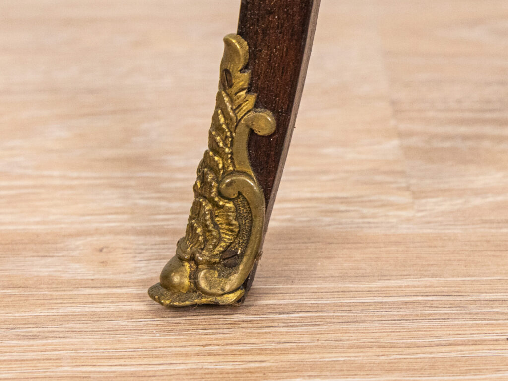 Столик у стилі Людовика XV