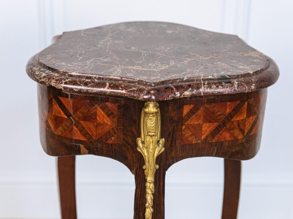 Столик у стилі Людовика XV