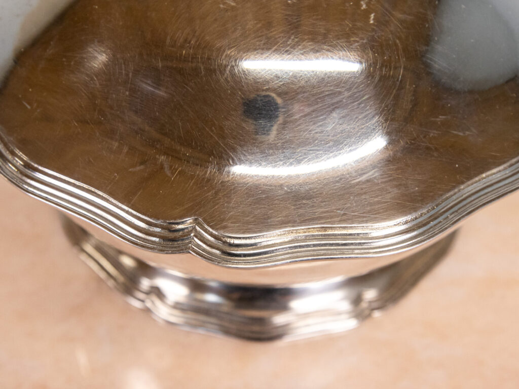 Соусниця в стилі Людовика XV