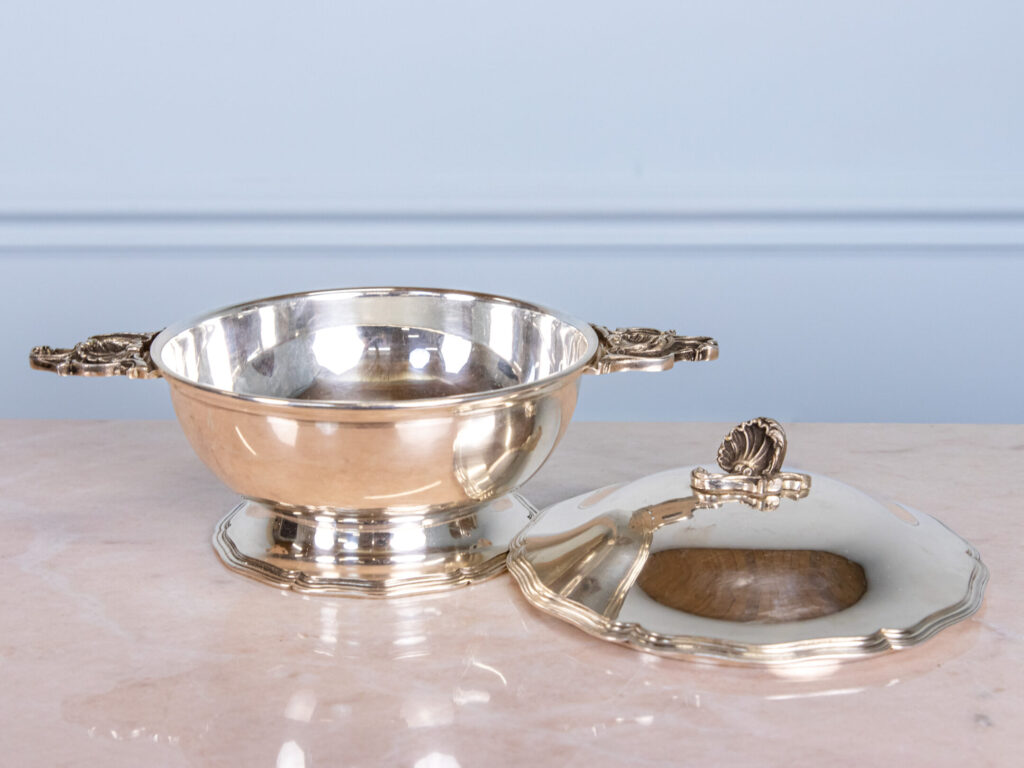 Соусниця в стилі Людовика XV