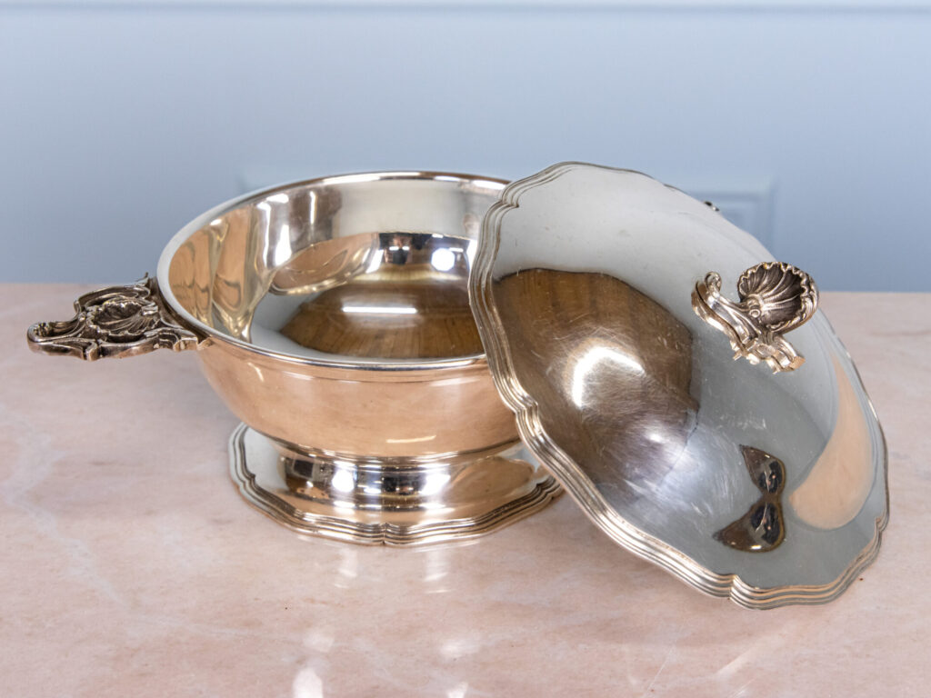 Соусниця в стилі Людовика XV