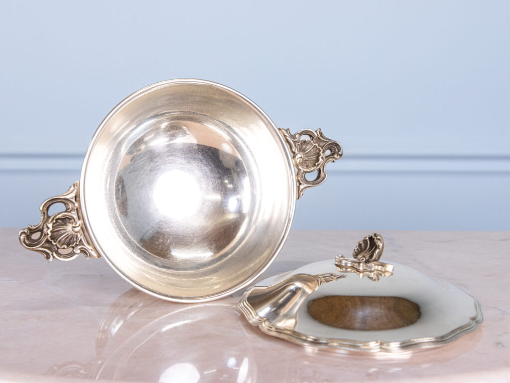 Соусниця в стилі Людовика XV