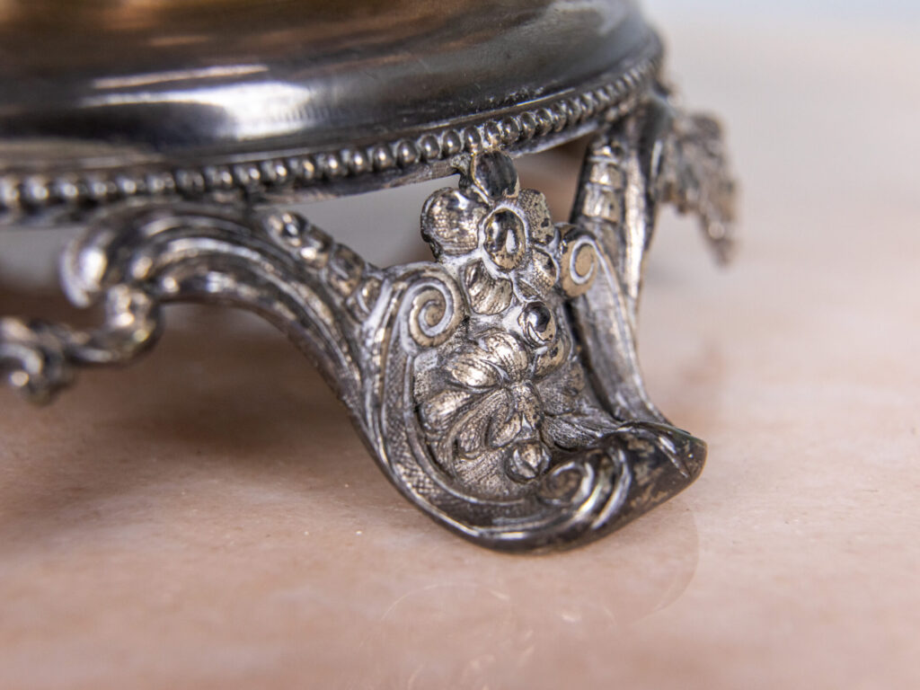 Антикварна фруктовниця