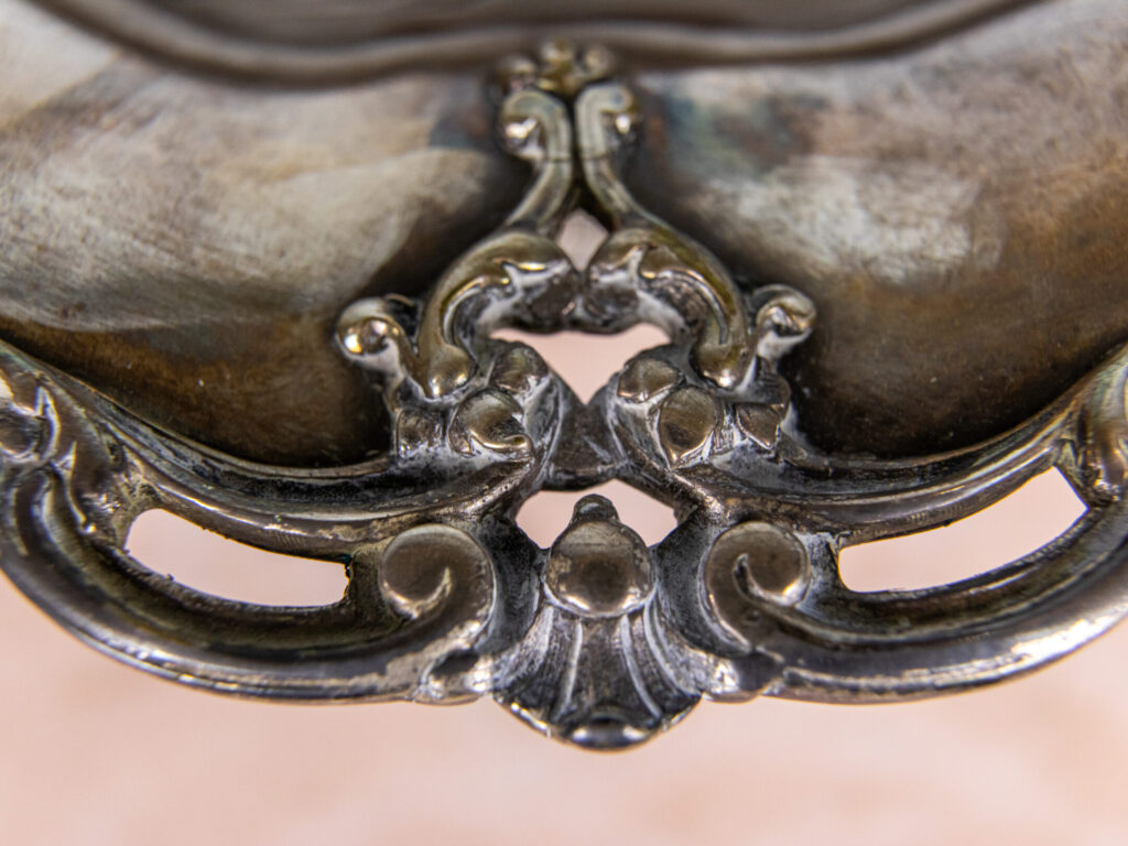 Антикварна фруктовниця