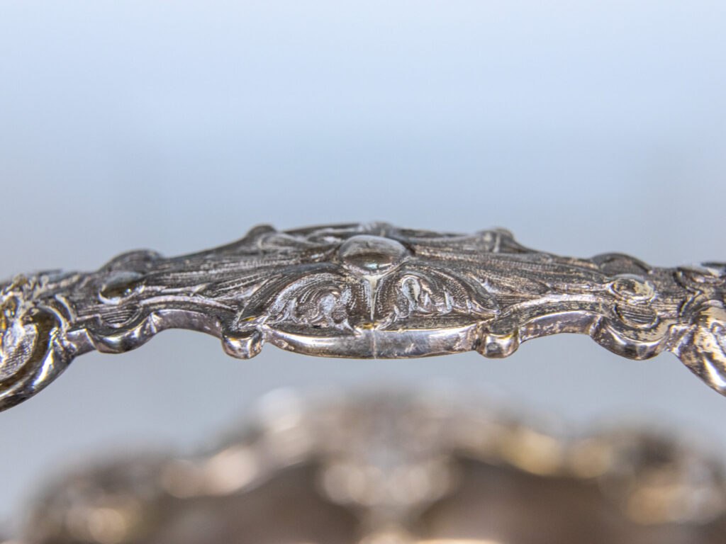 Антикварна фруктовниця