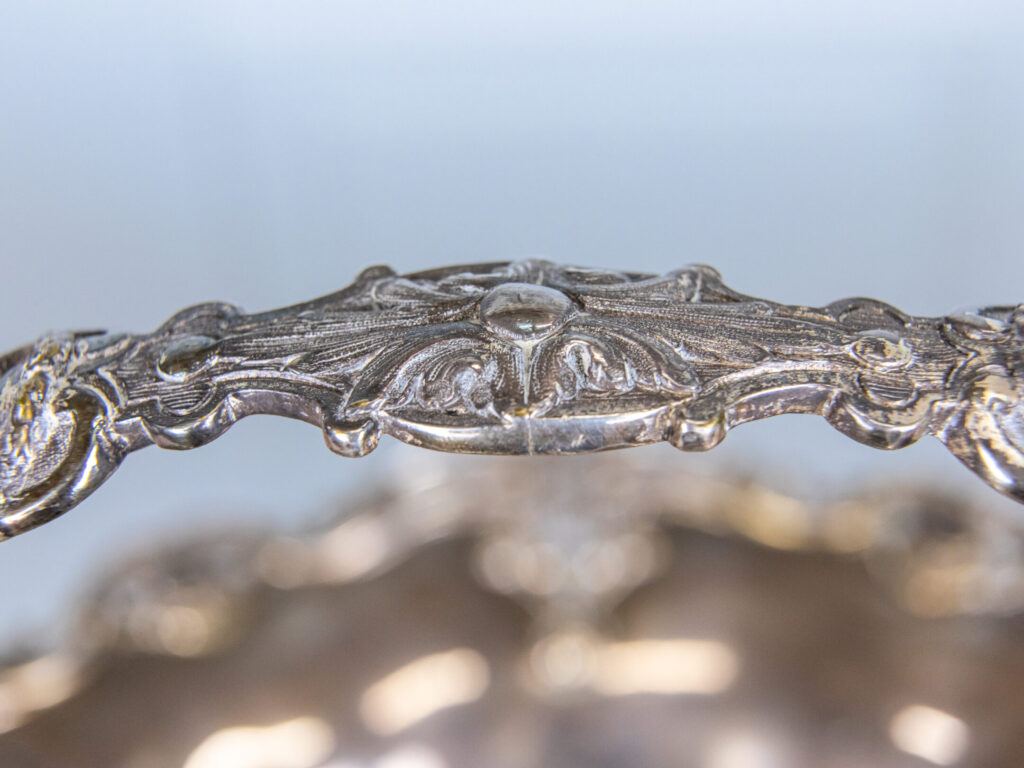 Антикварна фруктовниця