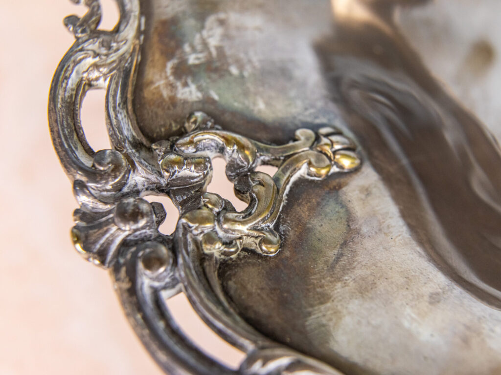 Антикварна фруктовниця